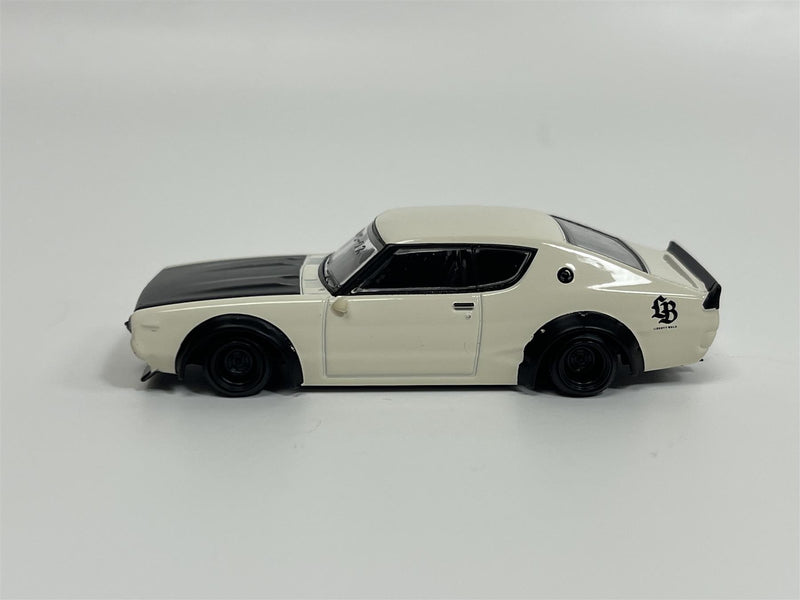 Nissan Skyline Kenmeri Liberty Walk White 1:64 Mini GT MGT00702R