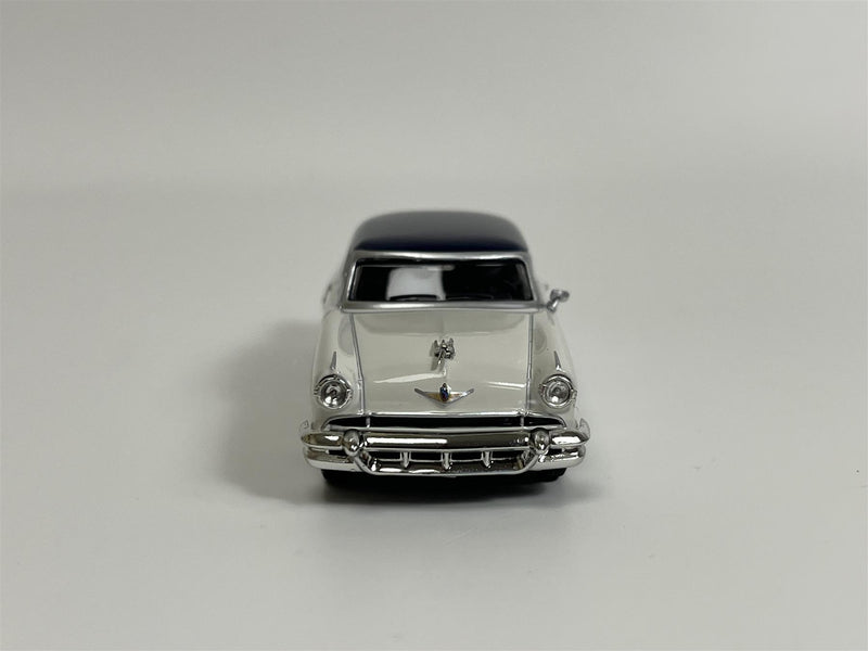 Lincoln Capri 1954 Artic White Atlantic Blue LHD 1:64 Mini GT MGT00631L