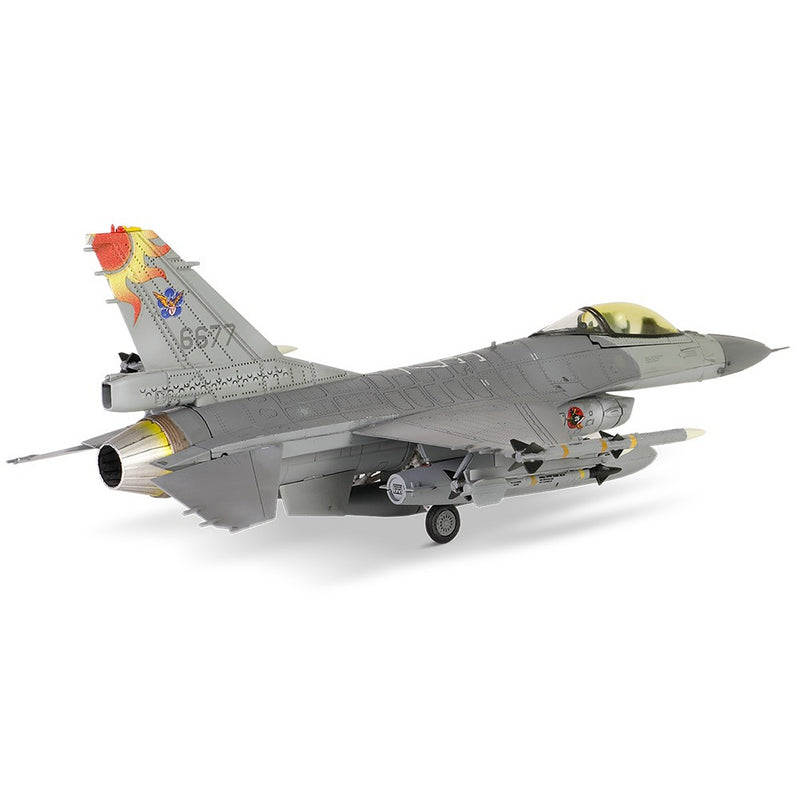Lockheed Martin F16A Block 20 ROCAF 26TH TFG 401ST Hualian AB No.6677 1:72 813005A