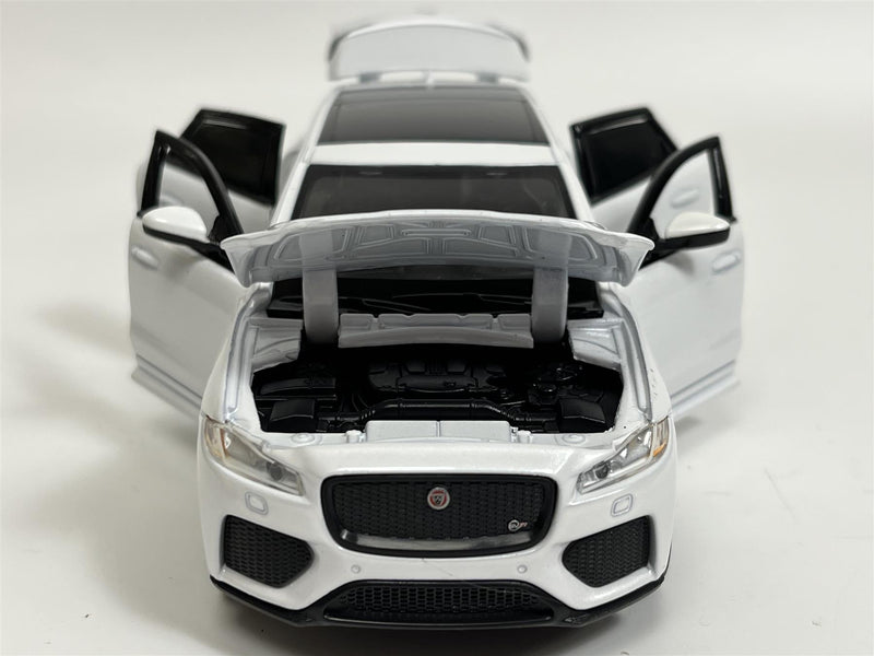 Jaguar F Pace White LHD Light and Sound 1:32 Scale Tayumo 32110019