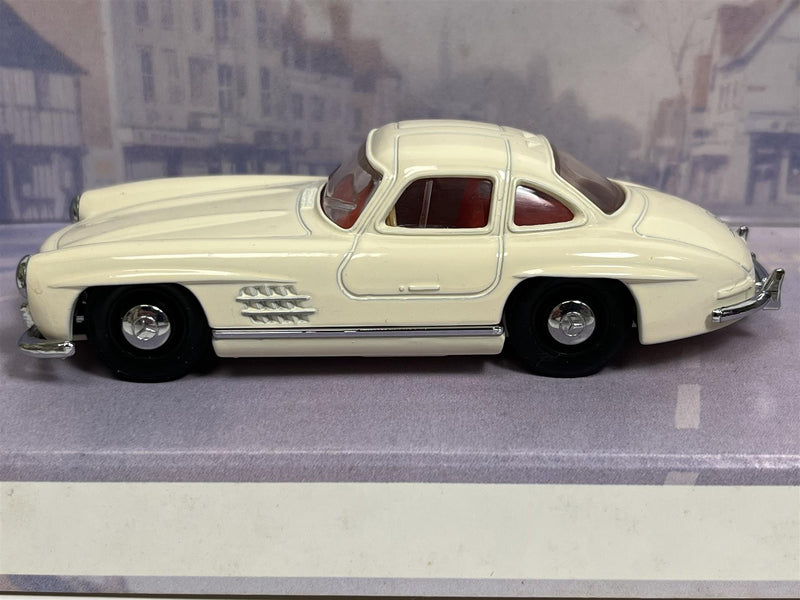 Mercedes Benz 300SL Gullwing 1955 Cream Dinky Matchbox DY12D S2