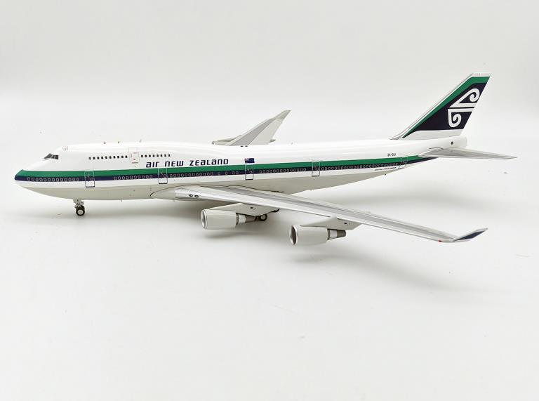 Air New Zealand Boeing 747-441 ZK-SUI With Stand 1:200 Inflight200 IF744NZ0423