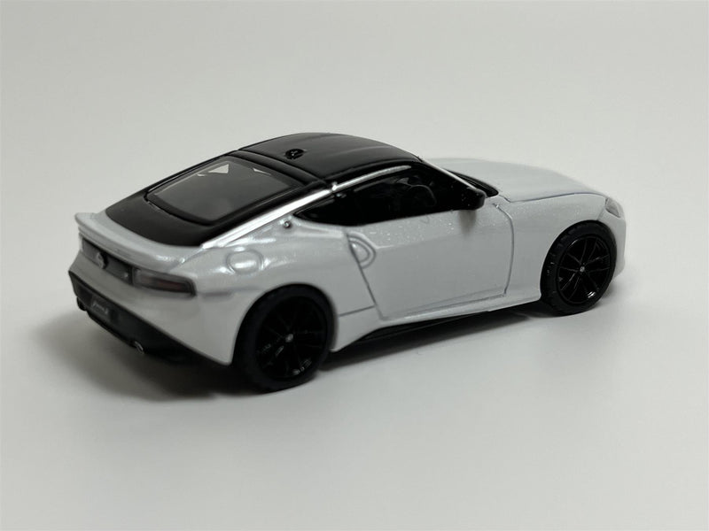 Nissan Fairlady Z Version ST 2023 Everest White RHD 1:64 Scale Mini GT MGT00598R