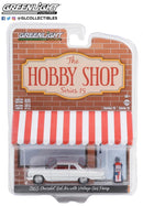 1963 Chevrolet Bel Air With Vintage Gas Pump 1:64 Scale Greenlight 97150A