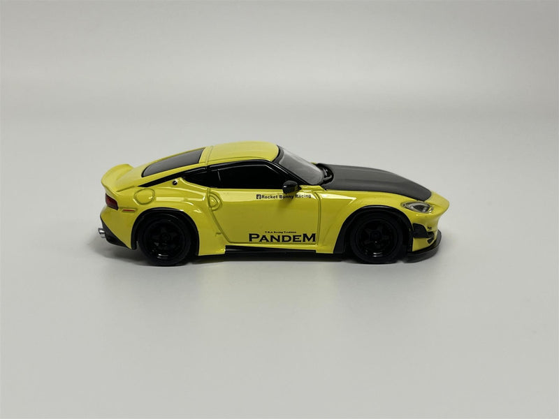 Nissan Z Pandem Ikazuchi Yellow LHD 1:64 Mini GT MGT00752L