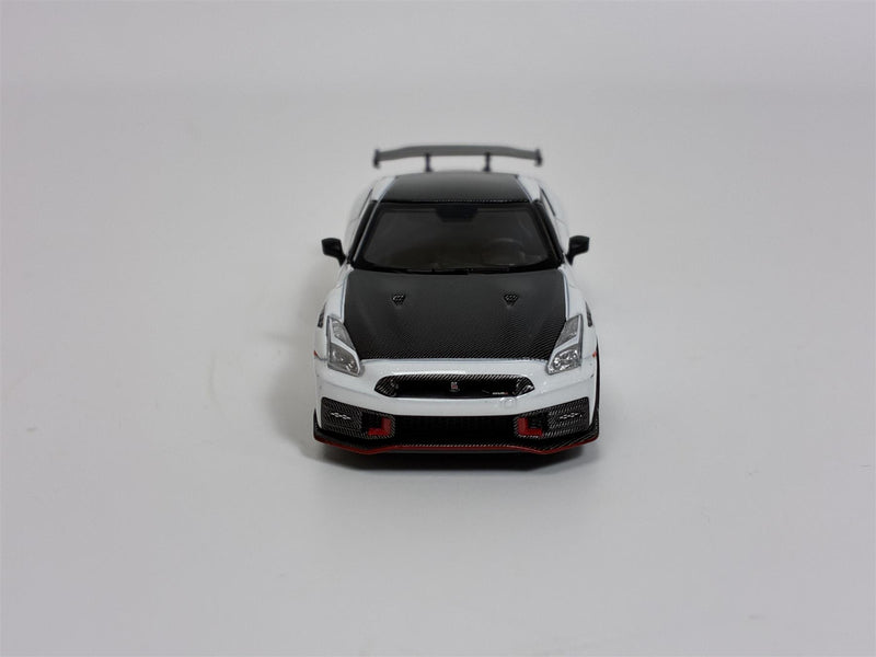 Nissan GT-R Nismo R35 2024 Brilliant White Pearl LHD 1:64 Mini GT MGT01045L