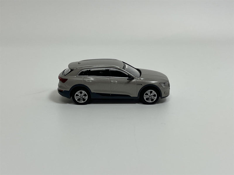 Audi e tron 2020 Beige Metallic 1:87 Minichamps 870018221