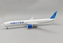 United Airlines Boeing 777-322/ER N2251U With Stand 1:200 Scale Inflight200 IF773UA0725