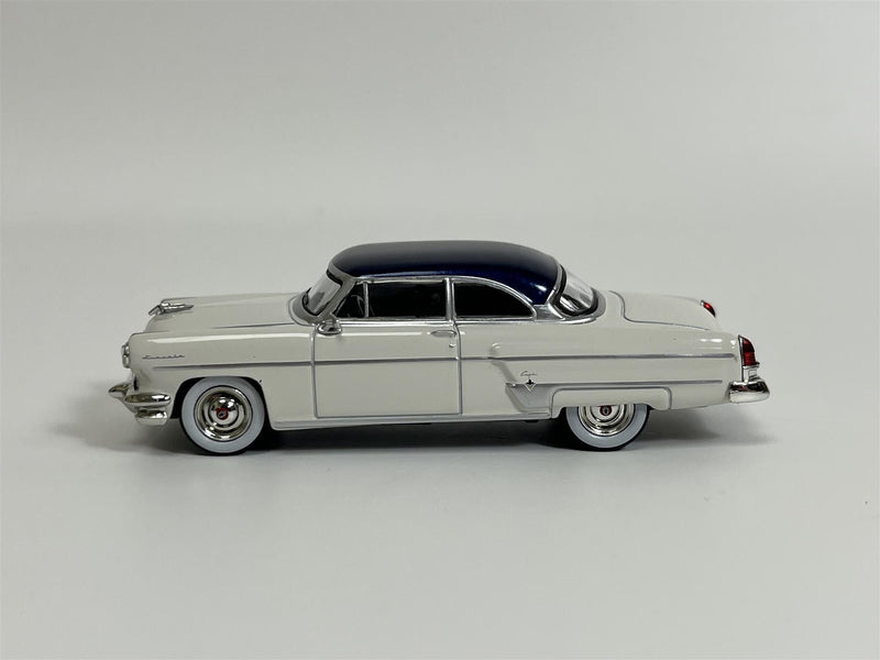 Lincoln Capri 1954 Artic White Atlantic Blue LHD 1:64 Mini GT MGT00631L