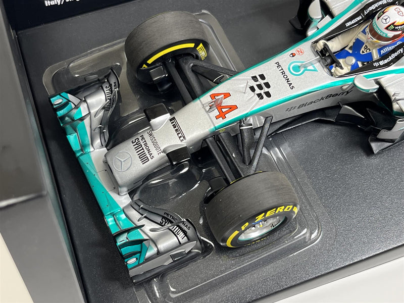 Lewis Hamilton Mercedes AMG Petronos W05 WC 2014 F1 1:18 Minichamps 186140044