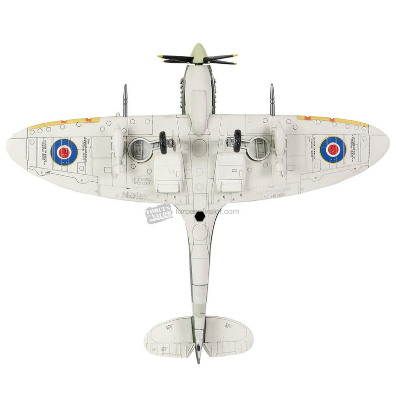 Supermarine Spitfire MK.IX MK 210 Tolly Hello 1:72 Scale Forces of Valor 812005A