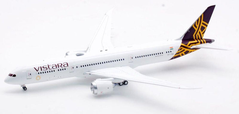 Vistara Boeing 787-9 Dreamliner VT-TSQ With Stand 1:200 Inflight200 IF789UK1123