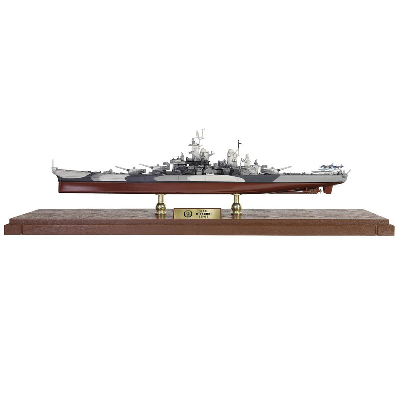 Iowa Class Battleship USS Missouri BB-63 Full Hull Series 1:700 Forces of Valor 861131B