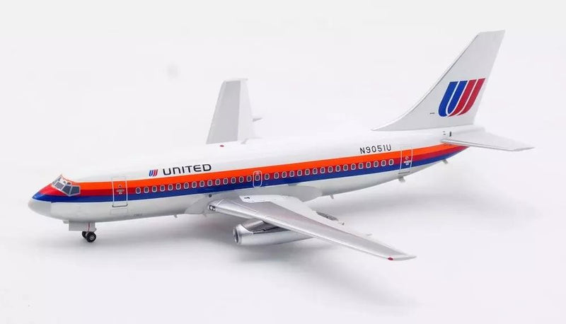 United 737-200 N9051U With Stand 1:200 Inflight200 IF732US1224P