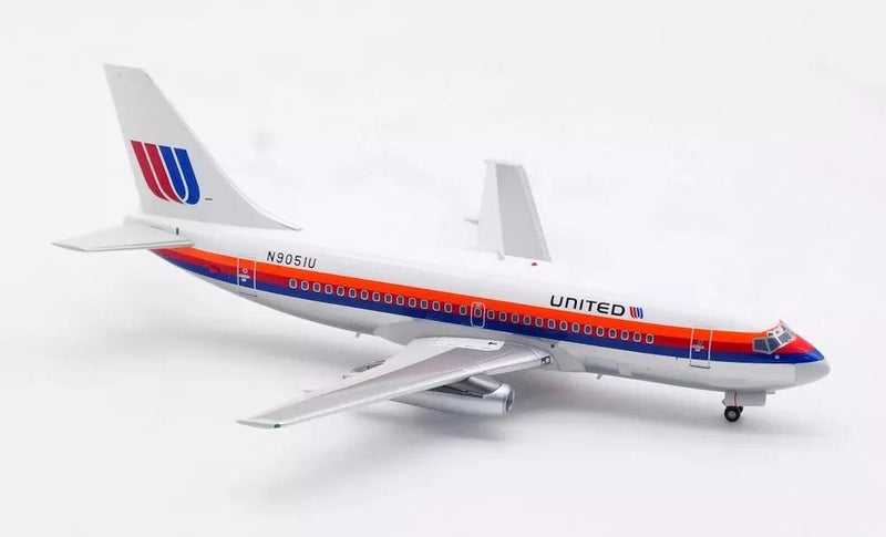 United 737-200 N9051U With Stand 1:200 Inflight200 IF732US1224P