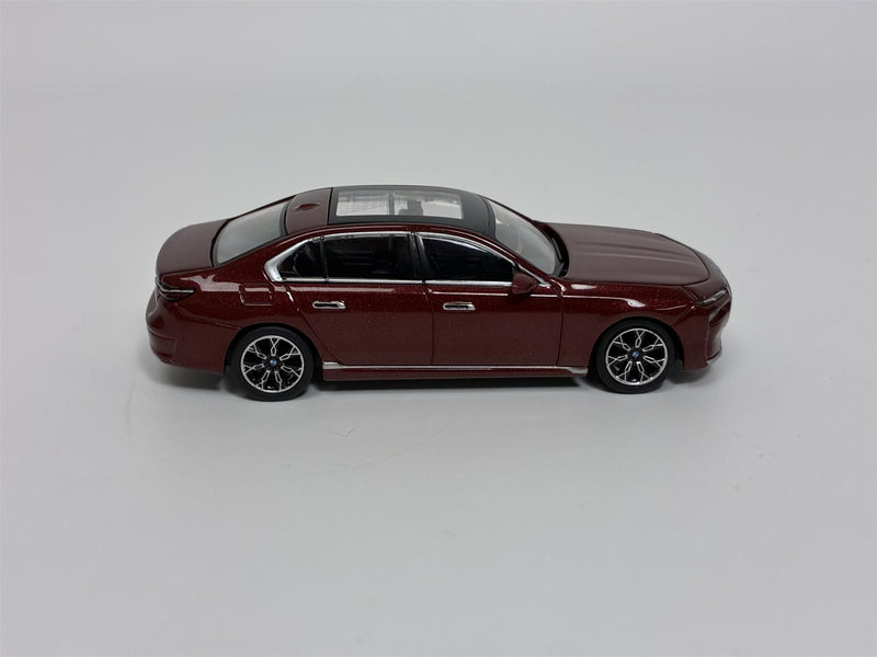 BMW i7 xDrive60 Aventurin LHD 1:64 Scale Mini GT MGT00952L