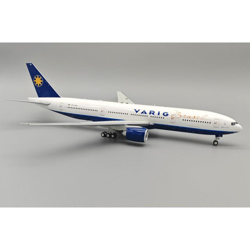 Varig Boeing 777-2Q8/ER PP-VRA With Stand 1:200 Inflight200 IF772VR1024