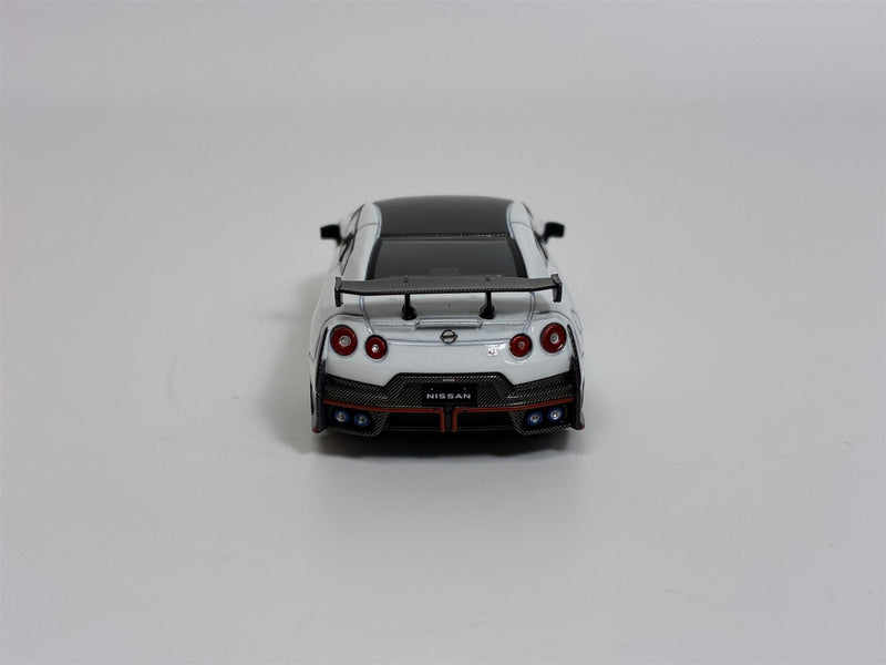 Nissan GT-R Nismo R35 2024 Brilliant White Pearl LHD 1:64 Mini GT MGT01045L