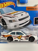 Hot Wheels 2010 Chevy Impala HW Race Team 1:64 Scale GHF86M522 B9