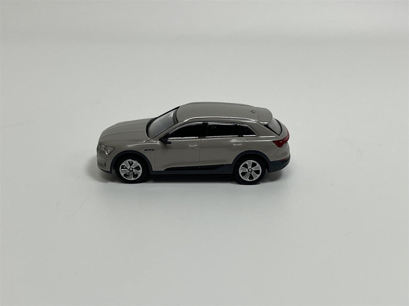 Audi e tron 2020 Beige Metallic 1:87 Minichamps 870018221