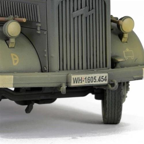 Opel Blitz KFZ 305 Ambulance RAL7021 Dunkelgrau 1:32 Forces of Valor 801101B