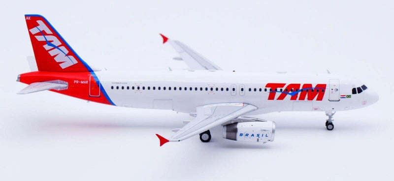 Tam Airbus A320-232 PR-MAK With Stand 1:200 Scale Retro Models RM32202