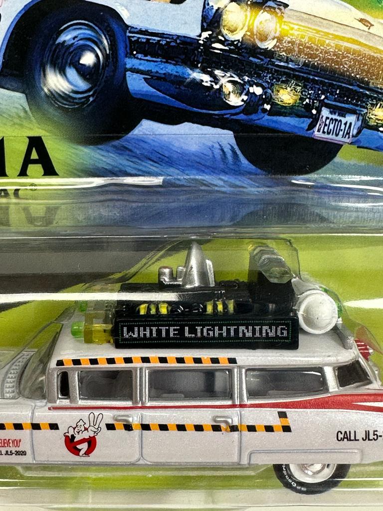 Ghostbusters 1959 Cadillac 1:64 White Lightning Johnny Lightning JLSS004