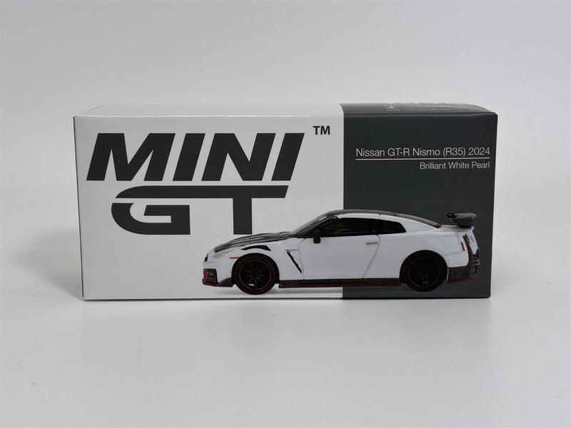 Nissan GT-R Nismo R35 2024 Brilliant White Pearl LHD 1:64 Mini GT MGT01045L
