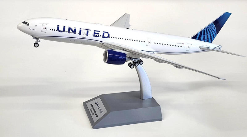 United Airlines Boeing 777-222/ER N209UA With Stand 1:200 Scale Inflight200 IF772UA1224