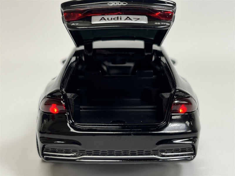 Audi A7 Black LHD 1:32 Scale Tayumo 32140016