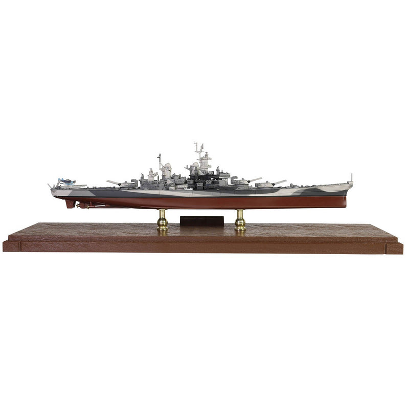 Iowa Class Battleship USS Missouri BB-63 Full Hull Series 1:700 Forces of Valor 861131B