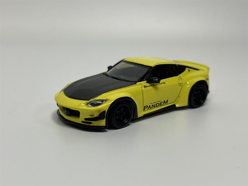 Nissan Z Pandem Ikazuchi Yellow LHD 1:64 Mini GT MGT00752L