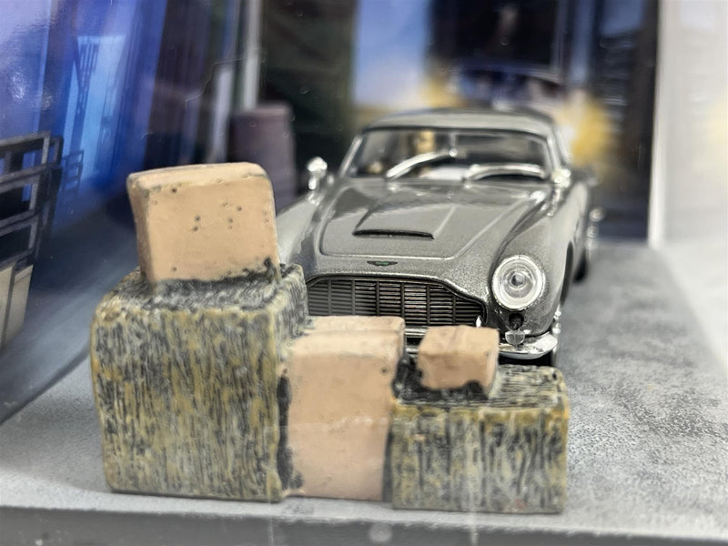 James Bond 007 Goldfinger Aston Martin DB5 Silver 1:43 Scale Eaglemoss JBAM1