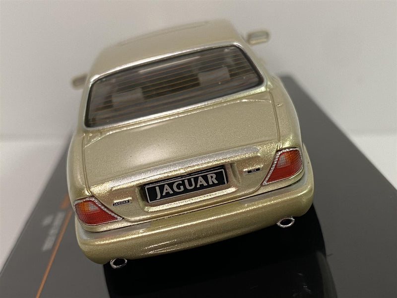 jaguar xj8 x308 1998 gold 1:43 scale ixo clc346n