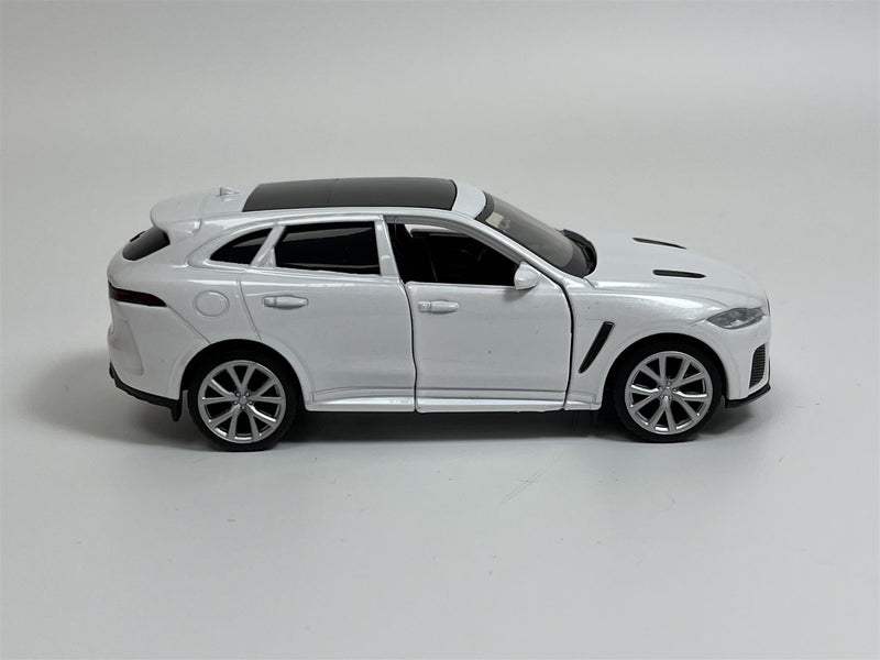 Jaguar F Pace LHD White 1:36 Scale Tayumo 36100027