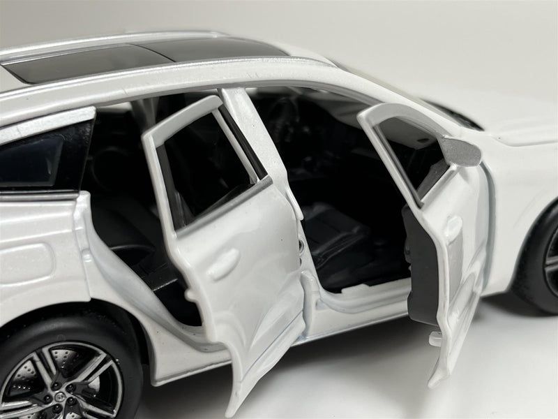 Volvo XC60 LHD Light & Sound White Pearl 1:32 Scale Tayumo 32100013