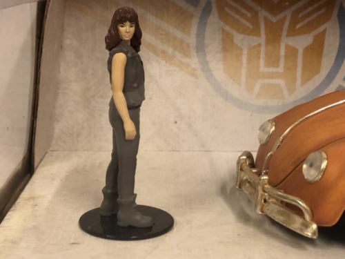 transformers bumblebee vw beetle with charlie figure 1:24 scale jada 30114