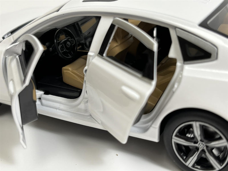 Volvo S90 LHD Light & Sound White Pearl 1:32 Scale Tayumo 32100011