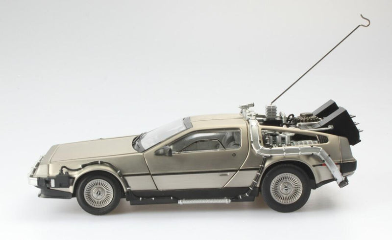 back to the future 1983 delorean 1:18 scale sun star 2711