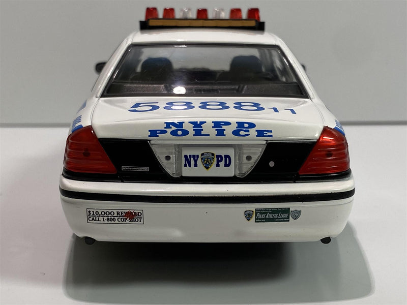 2011 ford crown victoria nypd police car 1:24 scale greenlight 85513
