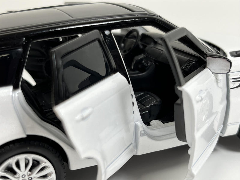 Range Rover Sport LHD Fuji White Light & Sound 1:32 Scale 32105015