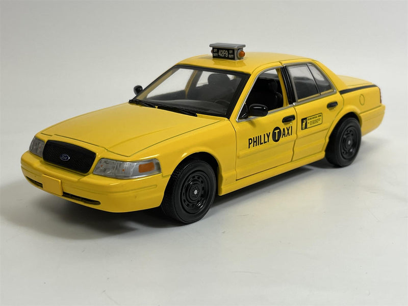 CREED 1999 Ford Crown Victoria Philly Taxi 1:24 Scale Greenlight 84173