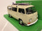 1972 volkswagen bus t2 cream with surfboard 1:24 27 scale welly 22472sbc