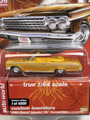 Custom Lowriders 1962 Chevy Impala SS Convertible 1:64 Scale AutoWorld CP7739