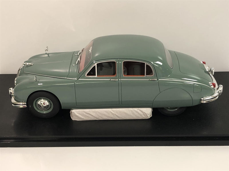 jaguar 2.4 litre mki 1955 green cult scale models 1:18 scale cml047-1