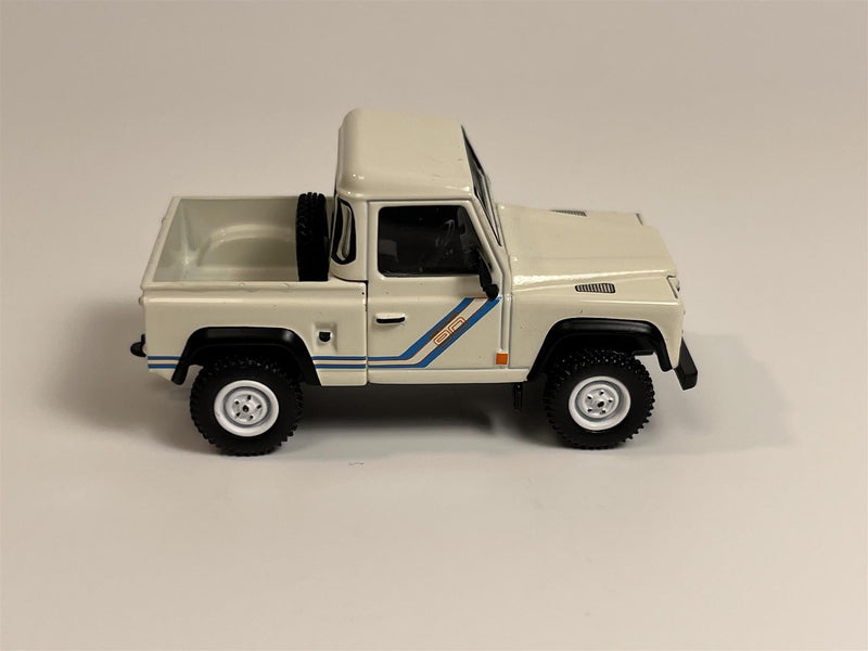 Land Rover Defender 90 Pick Up White 1:64 Scale Mini GT MGT00338R