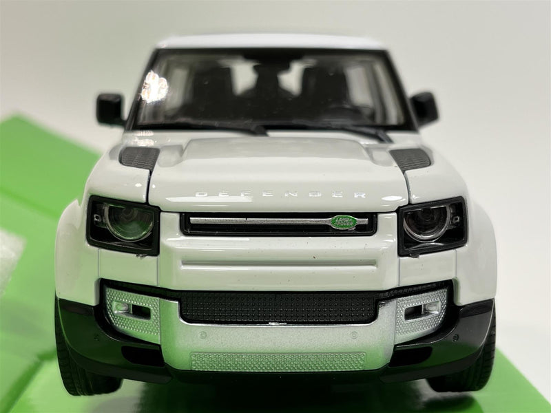 2020 Land Rover Defender White 1:26 Scale Welly 24110w