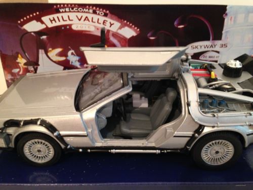 back to the future 2 delorean 1:24 scale welly 22441w new