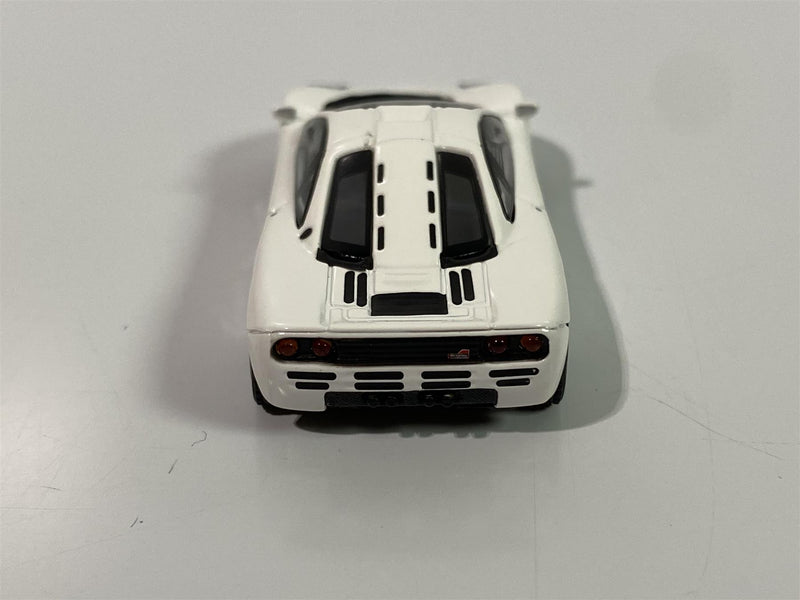 minichamps 870133822 mclaren f1 roadcar 1994 white 1:87 scale