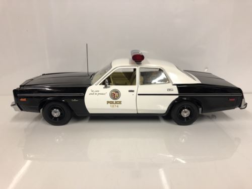 the terminator dodge monaco police with t-800  greenlight 19042 1:18 scale